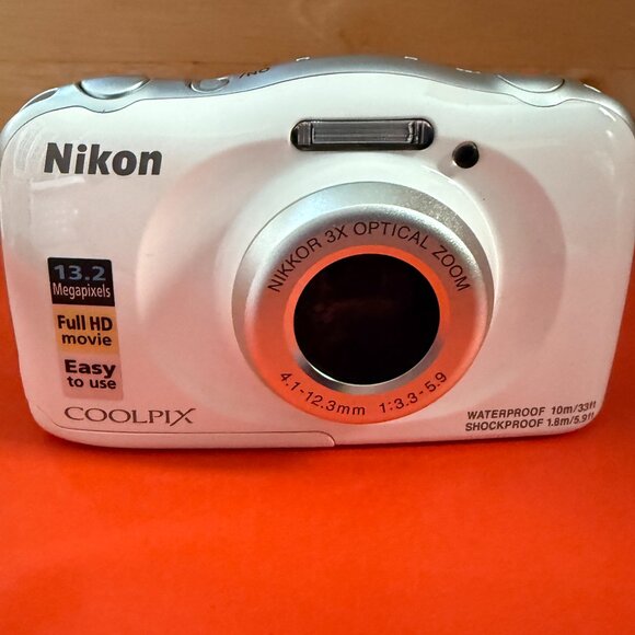 Nikon Coolpix W100 Camera - Picture 2 of 9